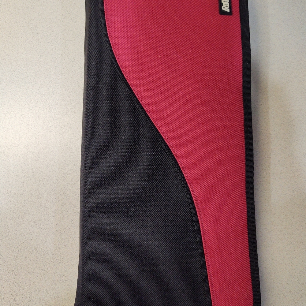 Knitting needles case and needles